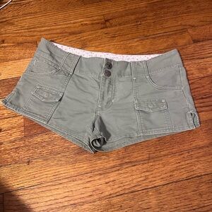 Hollister cargo army green low rise shorts